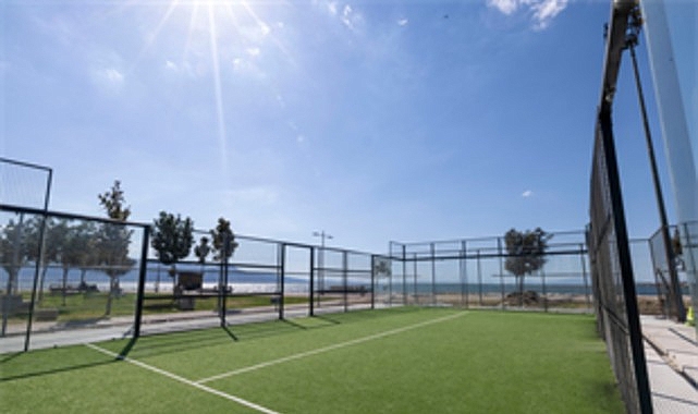 Ekim ayı içinde İzmirlilerin kullanımına sunulacak İzmir Büyükşehir Belediyesi tarafından kentteki spor tesislerinde bakım, onarım ve