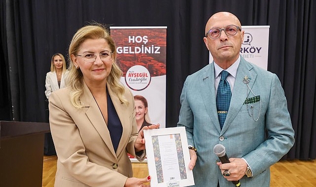 Erol Mütercimler, “21. Yüzyıl ve Cumhuriyet”i Bakırköy’de Anlattı Bakırköy Belediyesi’nin her cuma İspirtohane Kültür Merkezi’nde düzenlediği “Bakırköy Muhabbeti”