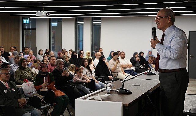 Eğitimci ve yazar Dr. Halit Ertuğrul, Uluslararası 16. Kocaeli Kitap