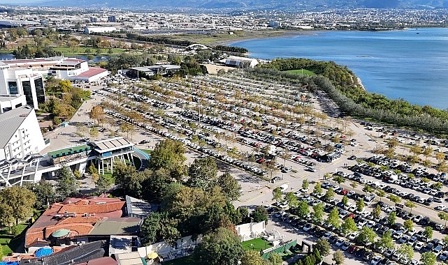 Fuara giden yollar kitapseverler için açıldı Kocaeli Büyükşehir Belediyesi, Uluslararası 16. Kocaeli Kitap Fuarı’nda hafta sonu