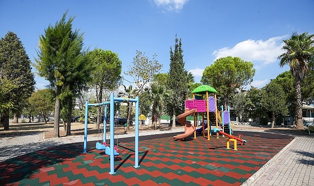 Gaziemir’in parklarında bakım ve yenileme çalışması Parklarda yenileme çalışmalarını sürdüren Gaziemir Belediyesi, Şehit Polis Cihat Akkaya
