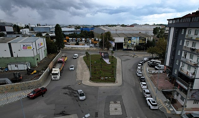 Kocaeli Büyükşehir Belediyesi, altyapı çalışmaları tamamlanan bölgelerde hayata geçirdiği kavşak,