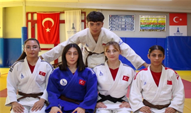 Genç judocuların hedefi olimpiyat madalyası Yıldızlar Balkan Judo Şampiyonası’nda Türkiye’nin takım şampiyonluğuna katkı sağlayan İzmir