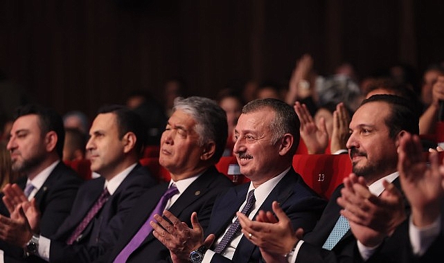 Gençliğin Başkenti Kocaeli’de 300 milyon tek ses tek yürek Cumhurbaşkanı Recep Tayyip Erdoğan’ın “Gençliğin Başkenti” ilan ettiği Kocaeli, ‘Türk