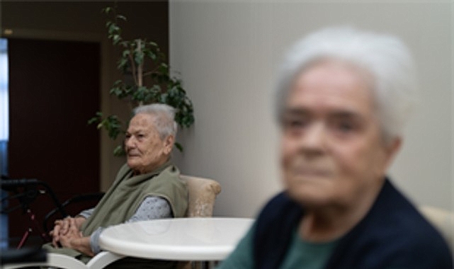 İzmir Büyükşehir Belediyesi, yaşlı yurttaşların bakım ve sağlık hizmetlerine erişimini
