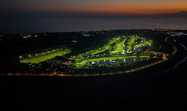 Gloria Golf Club’ın After Dark Floodlight etkinliği, dünyanın dört bir