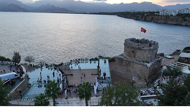 Hıdırlık Kulesi’nde “Gün Batımı Konserleri” sürüyor Antalya Büyükşehir Belediyesi İsmail Baha Sürelsan Konservatuvarı tarafından düzenlenen Gün