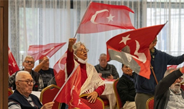 Huzurevinde coşkulu 29 Ekim balosu İzmir Büyükşehir Belediyesi Zübeyde Hanım Huzurevi’nde 29 Ekim Cumhuriyet Bayramı