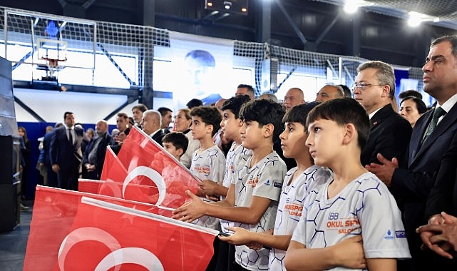 İBB’den Eğitime Bir Yatırım Daha: Zeytinburnu Merkezefendi Anadolu İmam Hatip Lisesi Spor Salonu Açıldı İstanbul Büyükşehir Belediyesi, kent genelinde eğitime ve spora yönelik yatırımlarına