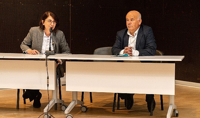 İzmir afetlere yaşlılarla birlikte hazırlanacak İzmir Büyükşehir Belediyesi ve Ege Geriatri Derneği iş birliğiyle düzenlenen