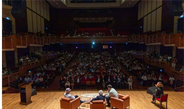 İzmir, edebiyatın iyileştiren gücünde buluştu 10. İzmir Uluslararası Edebiyat Festivali, “Edebiyat İyileştirir” temasıyla dört gün