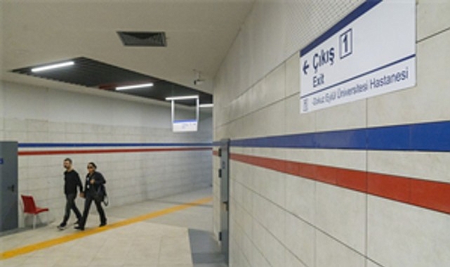İzmir Metrosu’ndan Dokuz Eylül Hastanesi’ne kesintisiz yaya tüneli açıldı İzmir Büyükşehir Belediyesi, araç ve yaya trafiğinin yoğun olduğu İzmir