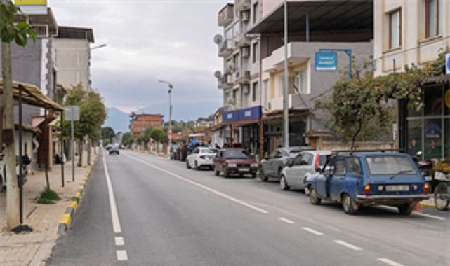 İzmir’in en uzak yolu yenilendi İzmir Büyükşehir Belediye Başkanı Dr. Cemil Tugay’ın Kiraz’ın Umurlu Mahallesi