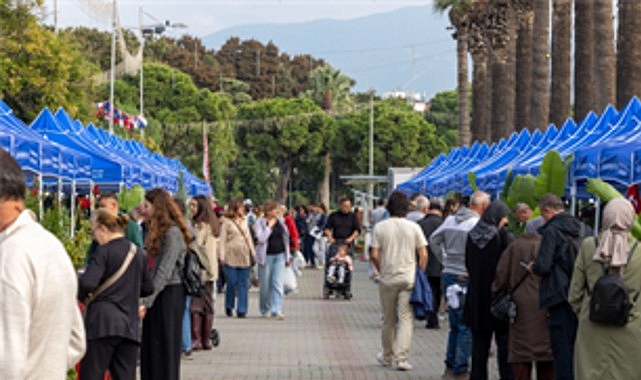 İzmir Büyükşehir Belediyesi’nin bu yıl dördüncüsünü düzenlediği Balkon-Bahçe Bitkileri ve
