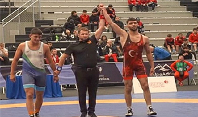 İzmirli Muhammed Balkan ikincisi oldu İzmir Büyükşehir Belediyesi Spor Kulübü güreşçisi Muhammed Emin Uyumaz, U20
