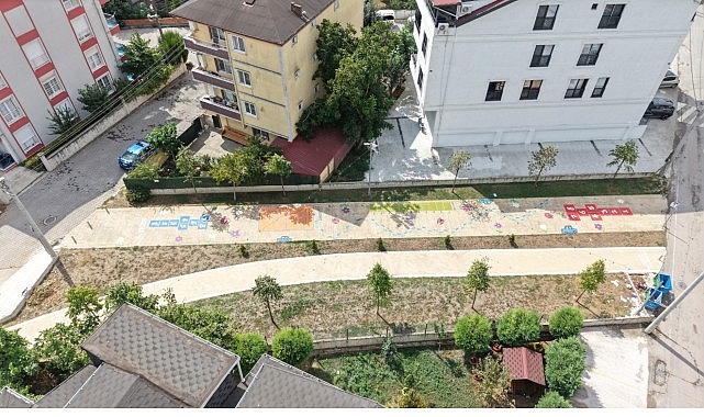 Kanal Park’ta Çalışmalar Hız Kesmeden Sürüyor Kartepe Belediyesi, Dumlupınar Mahallesi’nde Kule Deresi boyunca uzanan Kanal Park’ta