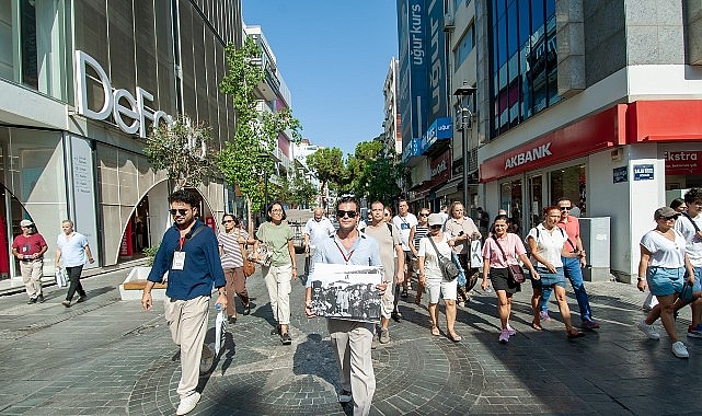Karşıyaka’da Atatürk’ün izinde tarihe yolculuk Karşıyaka Belediyesi, Büyük Taarruz’un ve İzmir’in kurtuluşunun yıl dönümünde düzenlediği