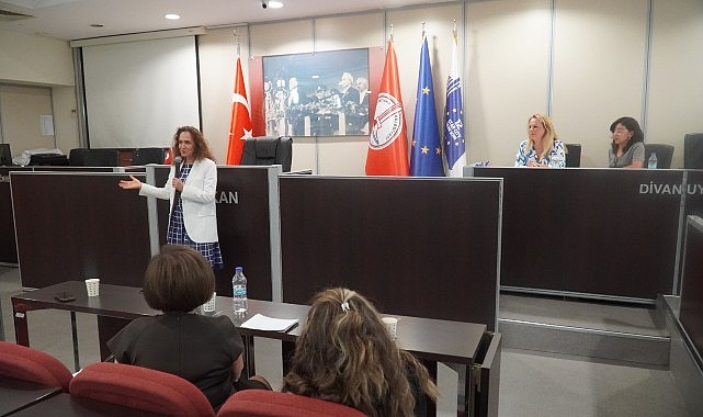 Karşıyaka Belediyesi, Dünya Mimarlık Günü kapsamında düzenlediği buluşmada serbest ve