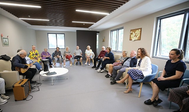 Karşıyaka’da “Dünya Yaşlılar Günü” neşeyle kutlandı Karşıyaka Belediye Başkanı Yıldız Ünsal, Dünya Yaşlılar Günü dolayısıyla Alzheimer