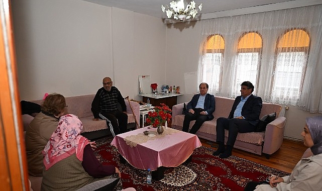 Kartepe’de Büyüklere Gönül Ziyareti Kartepe Belediye Başkanı Av. M. Mustafa Kocaman, Kartepe Kaymakamı Hasan