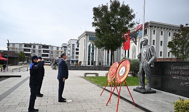 Kartepe’de 29 Ekim Cumhuriyet Bayramı kutlamaları, Kartepe Kent Meydanı’ndaki Atatürk