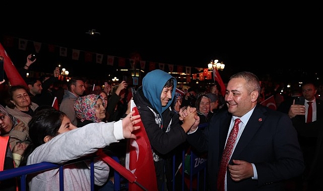 Keçiören’de Cumhuriyet Bayramı Uğur Işılak Konseriyle Kutlandı Keçiören Belediyesi tarafından Cumhuriyet’in kuruluşunun 103. yıl dönümü dolayısıyla düzenlenen