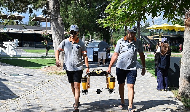 Denizlerdeki yüzer atıkların toplanmasını sağlayan “Çöp Kapar” sistemi, Kemer’deki koylarda