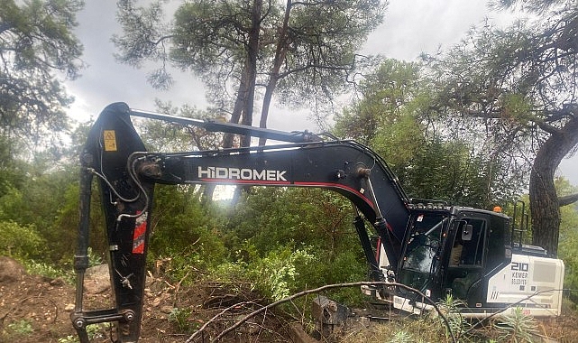 Kemer Belediyesi Fen İşleri Müdürlüğü ekipleri, ilçe genelindeki altyapı çalışmalarını