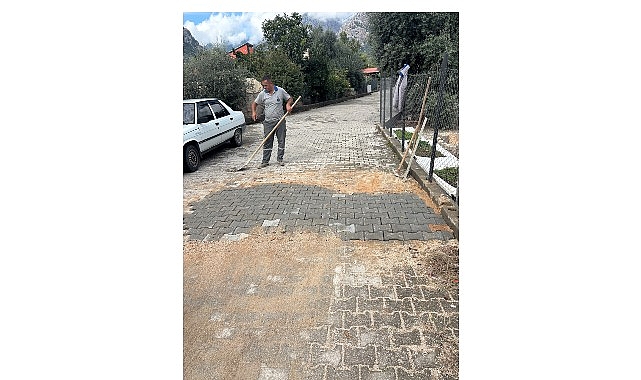 Kemer Belediyesi Fen İşleri Müdürlüğü ekipleri, ilçe genelinde altyapı çalışmalarına