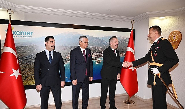Kemer’de Cumhuriyet Bayramı coşkusu Cumhuriyet'in kuruluşunun 103. yıl dönümü dolayısıyla Kemer'de kutlama programı düzenlendi.