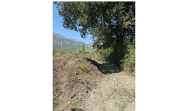 Kemer’de dere ve kanallarda temizlik çalışması Kemer Belediyesi Fen İşleri Müdürlüğü ekipleri, yaklaşan kış ayları öncesinde