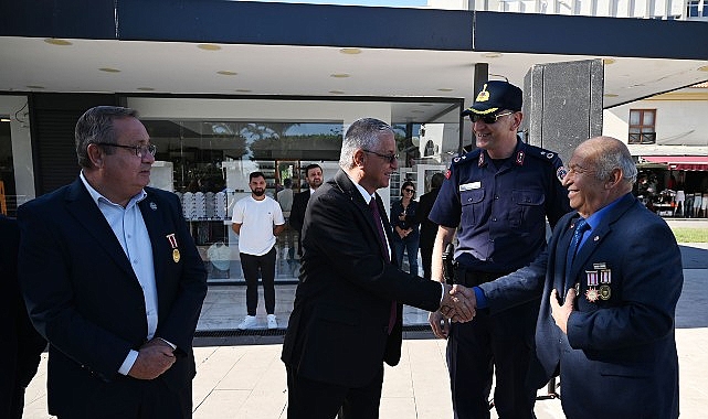 Kemer’de Muhtarlar Günü kutlandı Kemer Cumhuriyet Meydanı'nda düzenlenen törene, Kemer Belediye Başkanı Necati Topaloğlu,