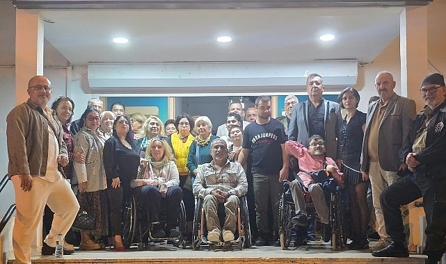 Kemer’de “Rotayı Yeniden Çizmek” belgeseli gösterildi Kemer’de yaşayan özel birey Figen Yıldırım’ın hayat hikayesinden esinlenerek hazırlanan