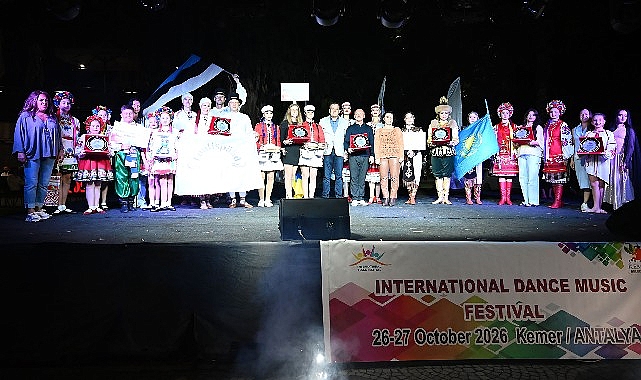 Kemer’de Uluslararası Dans ve Müzik Festivali Kemer Belediyesi’nin destekleriyle bu yıl dördüncüsü düzenlenen Uluslararası Dans ve