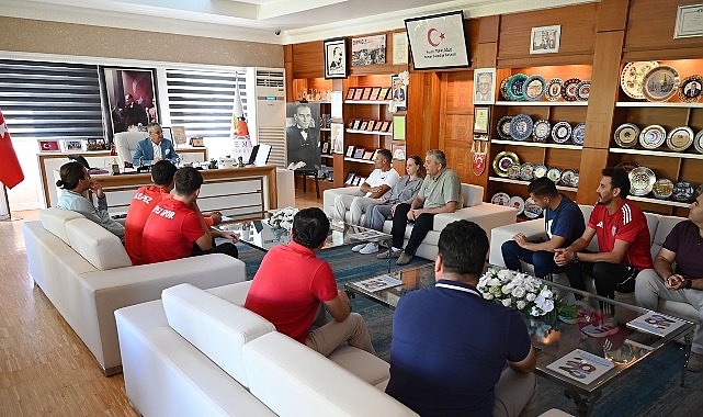 Kemer’den Kepez Spor A.Ş.’ye iki genç yetenek Kemer Belediye Merkez Spor U17 Takımı’nın genç futbolcuları Mustafa Emir