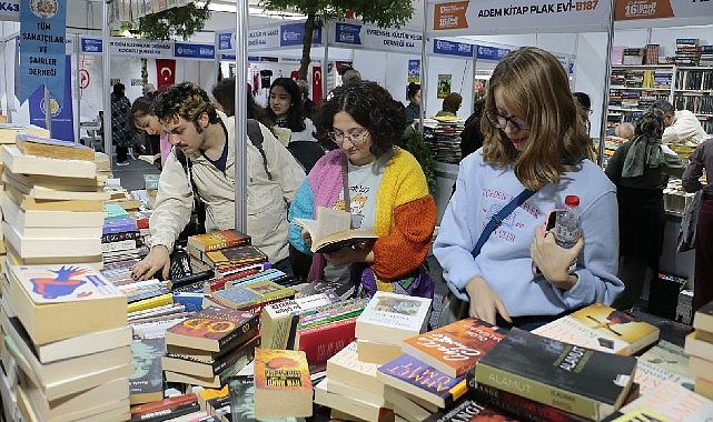 Söyleşileri ve etkinlikleriyle büyük ilgi gören Uluslararası 16. Kocaeli Kitap