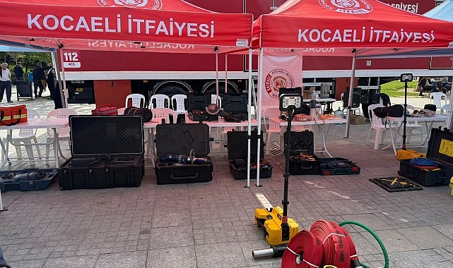 Kocaeli meydanları İtfaiye Haftası’nda renklendi Kocaeli Büyükşehir Belediyesi, “İtfaiye Haftası” kapsamında İzmit ve Gebze Kent