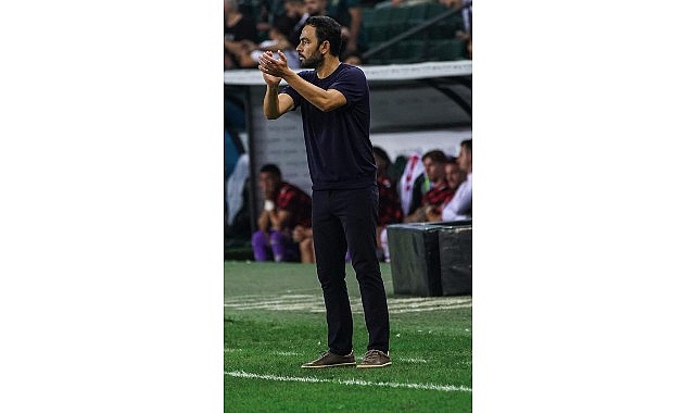 Kocaelispor sevgisi kitap sayfalarına taşındı Kültürden sanata, edebiyattan spora kentin tüm renklerini aynı çatı altında