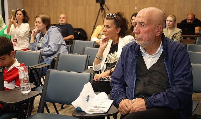 Kolombiyalı gazeteci Silvana Paternostro Kitap Fuarı’nda konuştu; “Tarih ve Roman birbirinden ayrılmaz parçalardır” Uluslararası 16. Kocaeli Kitap Fuarı, Türkiye’nin önde gelen yazarlarının yanı