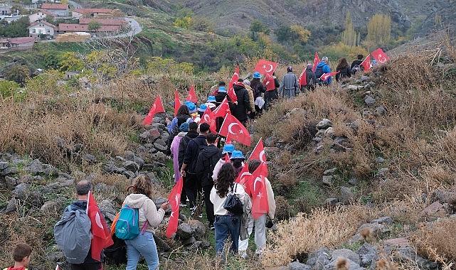 Konya Büyükşehir’in Cumhuriyet Coşkusu Sille’de Doğayla Buluştu Konya Büyükşehir Belediyesi tarafından 29 Ekim Cumhuriyet Bayramı’nın 103. yıl