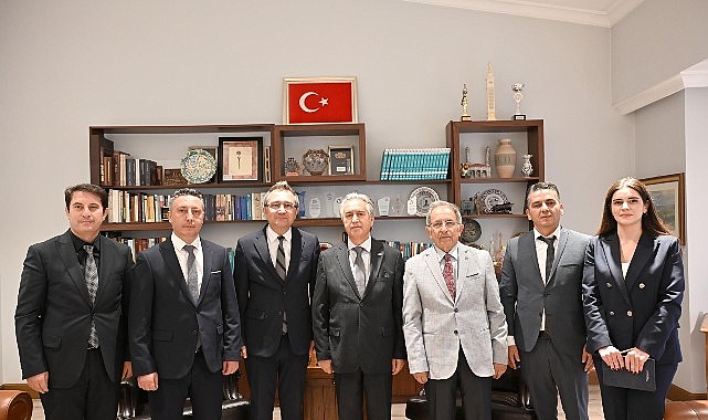 Konya Büyükşehir’in Öncülüğünde Yürütülen Konya Karapınar Jeoparkı Unesco Yolunda Konya Büyükşehir Belediyesi’nin öncülüğünde, Konya’nın jeolojik mirasını korumak, gelecek nesillere