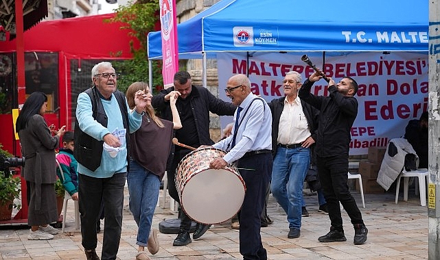 Maltepe Belediyesi ve Maltepe Rumeli Mübadilleri iş birliğiyle düzenlenen Cumhuriyet