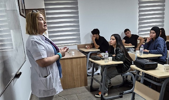 Matematik Öğretmeni Hicran Güler’den Ahmet Erkal Destek Eğitim Kursu’na teşekkür: “Kendimi Bir Ailenin Parçası Gibi Hissettim” Sağlık sorunları nedeniyle Ahmet Erkal Destek Eğitim Kursundaki görevinden ayrılmak