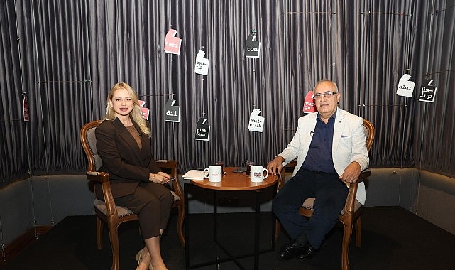 Medya Buluşmaları’nda Cumhuriyet’in İzleri Ele Alındı Osmangazi Belediyesi’nin düzenlediği Medya Buluşmaları’nda araştırmacı yazar Aydın Keleşoğlu, Cumhuriyet’in