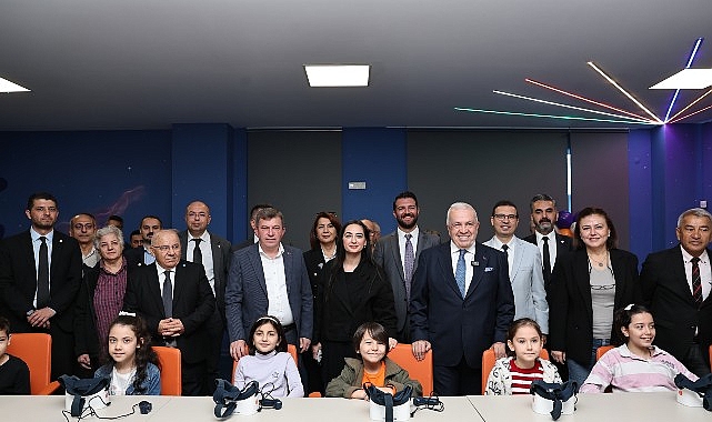 Sanal gerçeklikten artırılmış gerçekliğe, yapay zekâ uygulamalarından dijital eğitim ve