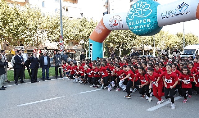 Nilüfer Belediyesi’nin Cumhuriyet’in 103’üncü yılı kutlamaları, geleneksel “Nilüfer Okullar Arası