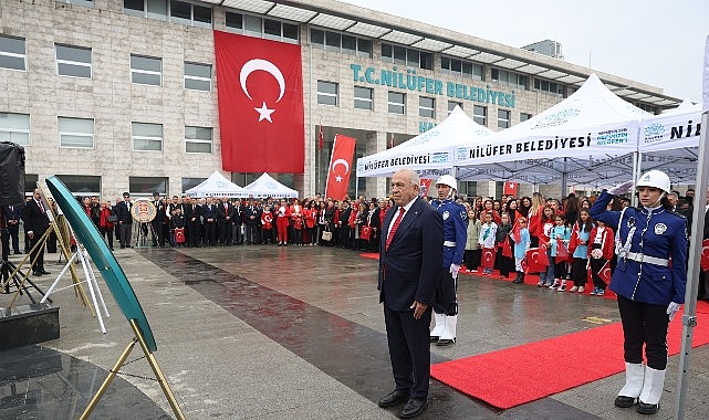 Nilüfer’de Cumhuriyet Bayramı’nın 103’üncü yıl coşkusu Cumhuriyet’in 103’üncü yıl dönümü kutlamaları, Nilüfer’de Atatürk Anıtı’na çelenk konulmasıyla