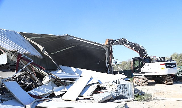 Nilüfer’de kaçak fabrika yıkıldı Nilüfer Belediyesi, Yaylacık Mahallesi’nde fabrika olarak kullanılan 600 metrekarelik kaçak