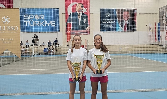 Osmangazi Belediyespor’dan Kortta Çifte Gurur Osmangazi Belediyespor’un genç raketleri, Afyonkarahisar’da düzenlenen 14 Yaş Kış Kupası’nda