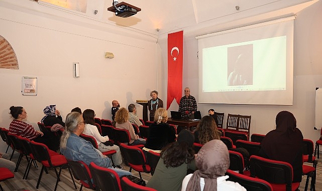 Kültür ve sanat alanındaki çalışmalarına fotoğraf eğitimleriyle devam eden Osmangazi